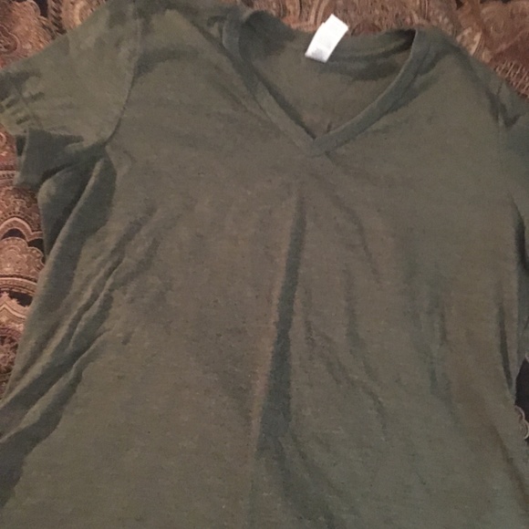 Line Babe tee shirt size medium - Picture 2 of 3